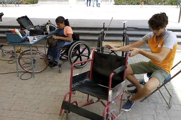 Ofrecen reparaciones económicas de sillas de ruedas en Tehuacán