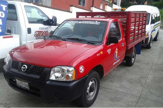 Camioneta sin conductor choca a otra unidad en Teziutlán