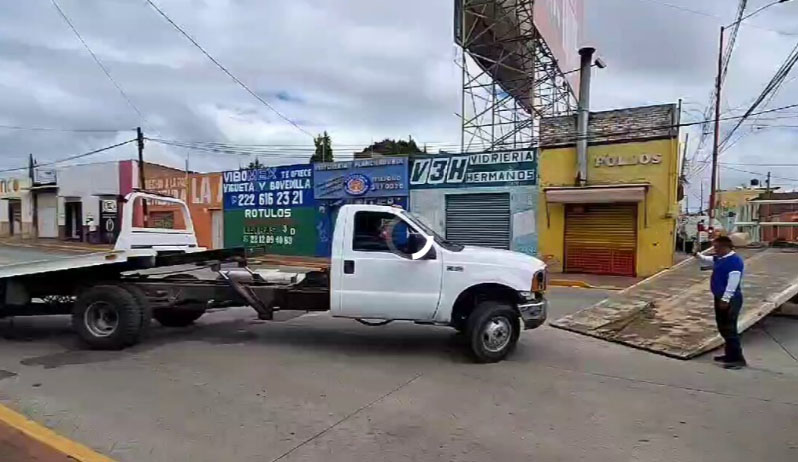 Desquician grúas Crono tráfico en San Pedro Cholula