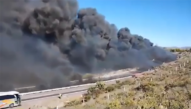 Muere chofer de pipa tras incendio en la autopista Acatzingo-Ciudad Mendoza