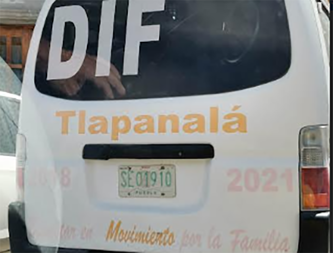 Unidad del DIF de Tlapanalpá circula con placas antiguas  