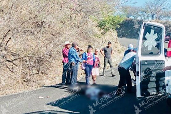 Motociclista derrapa en la carretera Izúcar-Tepexi