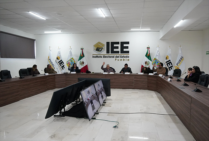 Por opacidad PAN en Puebla pide destitución de consejeros del IEE 
