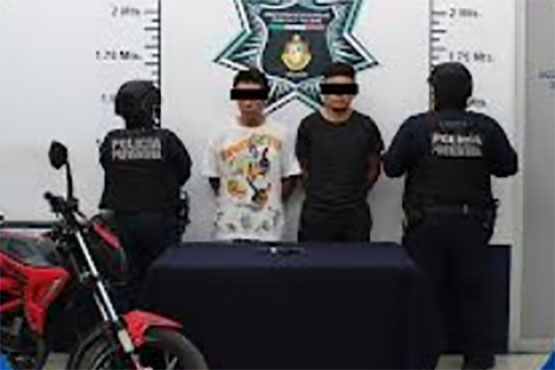 En Atlixco recuperan moto robada y caen a dos hombres armados