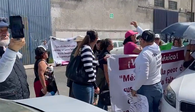 Trabajadores en Puebla exigen a Lenia Batres dejar de politizar al Poder Judicial