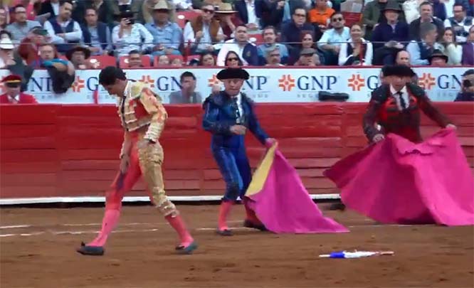 VIDEO Así fue la cornada al torero Héctor Gutiérrez en la Plaza México