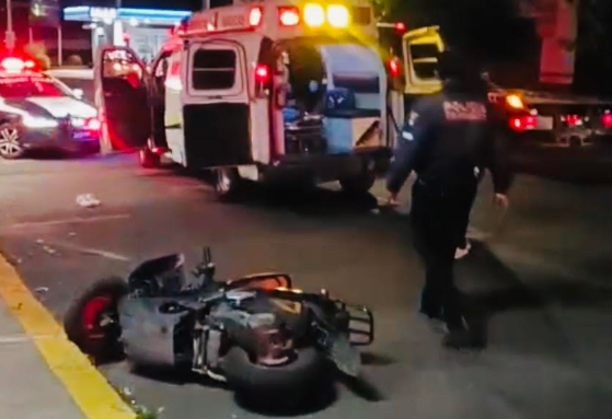 En Atlixco auto impacta a motocicleta y deja varios lesionados 