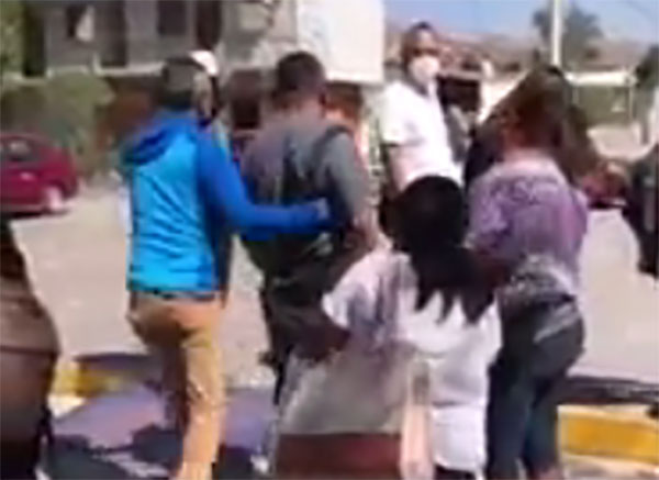 Asamblea de padres de familia en CBTIS 184 en Izúcar se sale de control