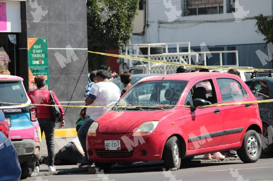 Mueren dos personas por paros cardiacos en calles de Puebla capital