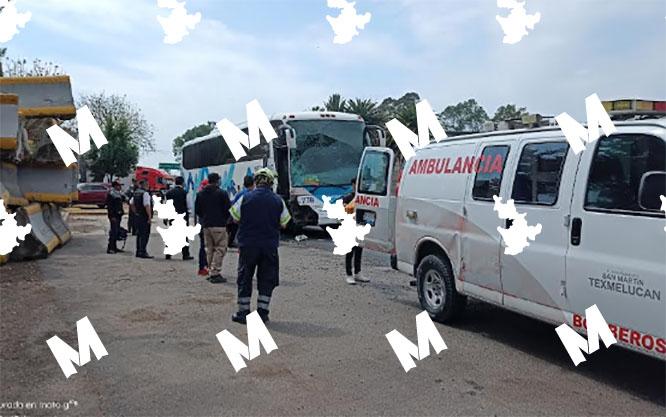 Tráiler embiste a camión de pasajeros de Estrella Roja en Texmelucan