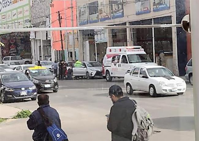 Abuelito se desploma y muere en calles de Puebla capital