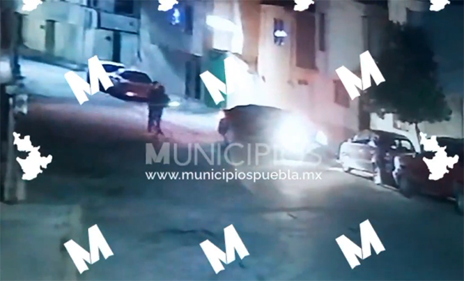 VIDEO Así asaltan a estudiante en calles de Texmelucan