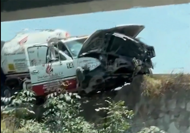 Pipa repartidora de gas LP choca en la autopista México-Puebla