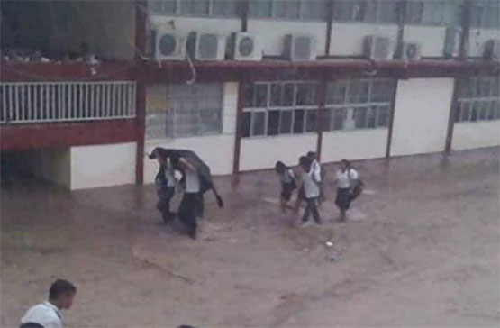 Por lluvias se desborda río en Tilapa y afecta a bachillerato