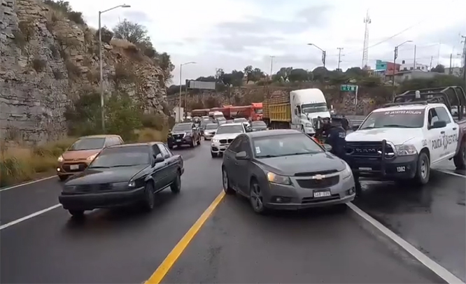 Levantan bloqueo en Periférico tras reunión de manifestantes con Segob