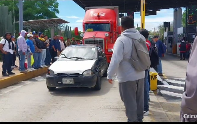 Obreros del Ingenio de Calipam bloquean la carretera Cuacnopalan-Oaxaca