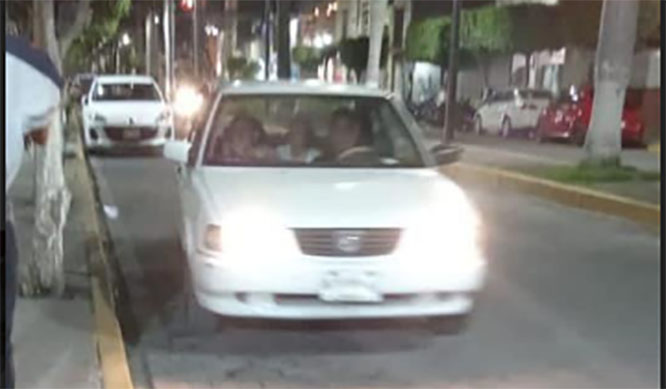 Roban vehículo durante fiesta de Santiaguito en Izúcar