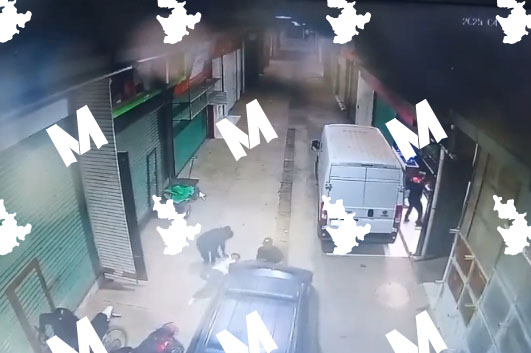 VIDEO Sujetos armados asaltan a comerciantes en el tianguis de Texmelucan