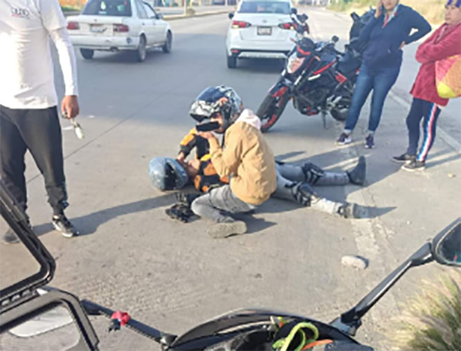 Motociclista cae de puente del Periférico a la federal Puebla-Tehuacán