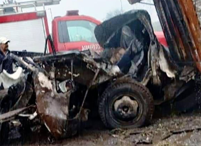 Tesla choca contra camioneta en Chignahuapan y mueren 3 personas