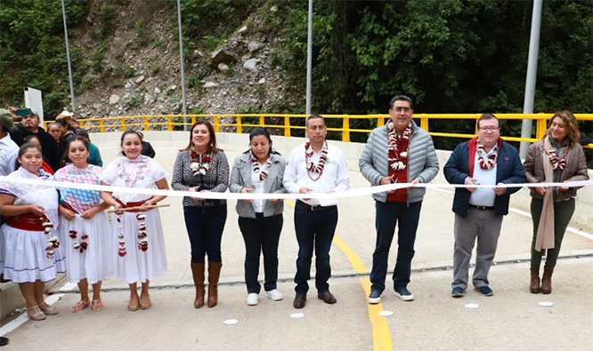 Inaugura Sergio Salomón puente en Tepatlán 