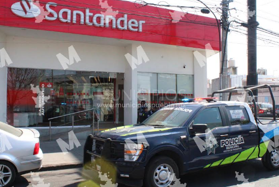 Hampones rompen ventanilla del Santander Mirador y roban 166 mil pesos