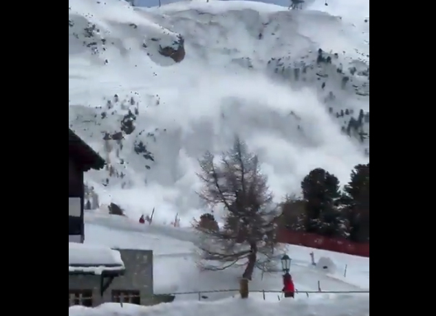 VIDEO Captan alud que sepulta a decenas de personas en Suiza