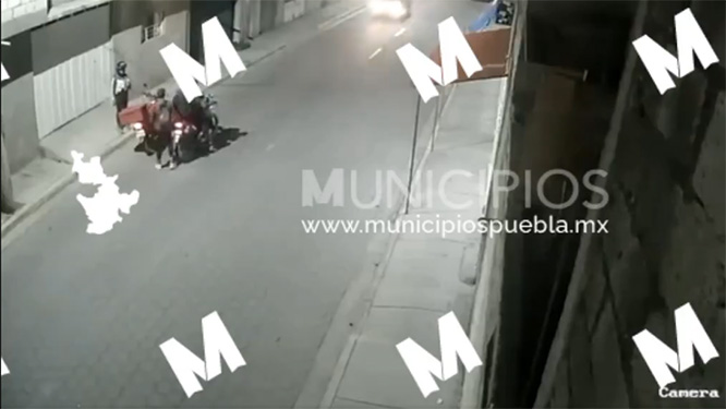  VIDEO Así le roban a joven su moto en Tehuacán