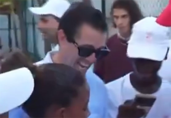 Peña Nieto reaparece en República Dominicana participando en truco de magia