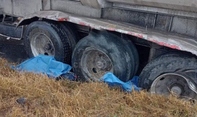 Tráiler aplasta a dos motociclistas en la autopista México-Veracruz