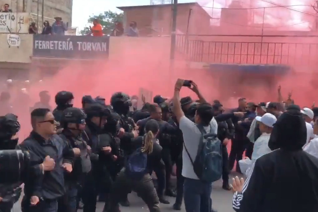 Se registra enfrentamiento en Michoacán entre la CNTE y policías