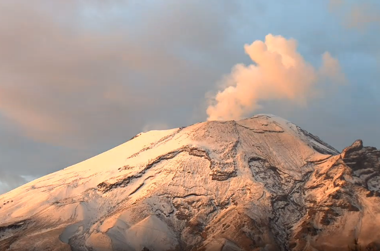 Registran 21 exhalaciones en el volcán Popocatépetl