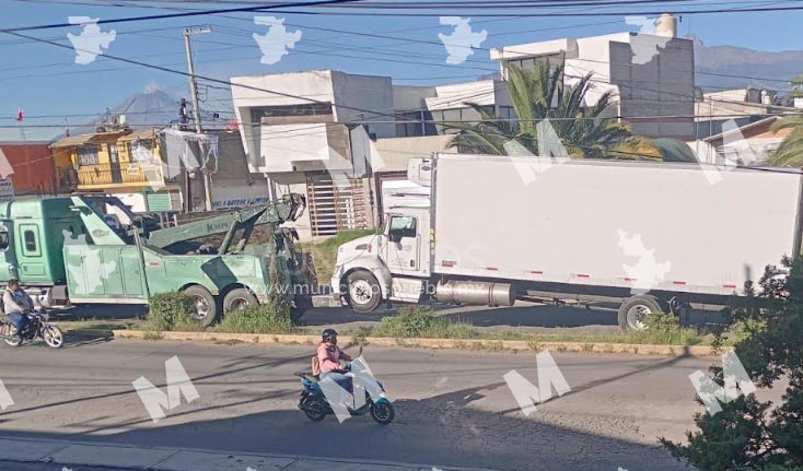 Por tercer día consecutivo roban un camión de carga y camioneta en Texmelucan