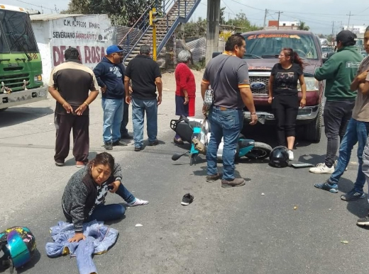 Camioneta embiste a motociclistas sobre la federal a Tehuacán en Amozoc