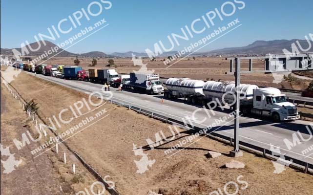 Bloqueo del Arco Norte cumple más de 14 horas; automovilistas reportan asaltos