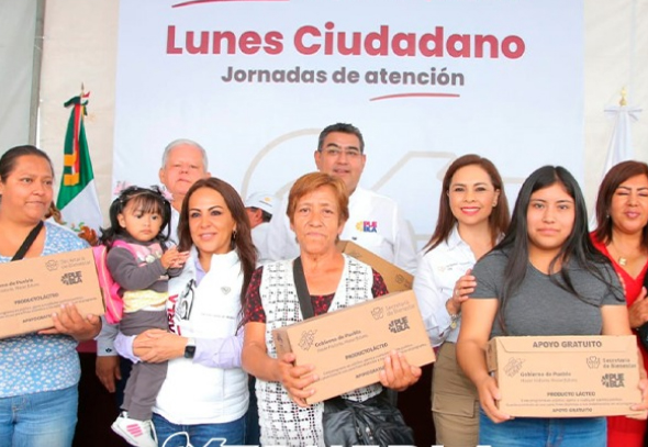 Entrega Céspedes 800 apoyos de programas del Bienestar en Teziutlán