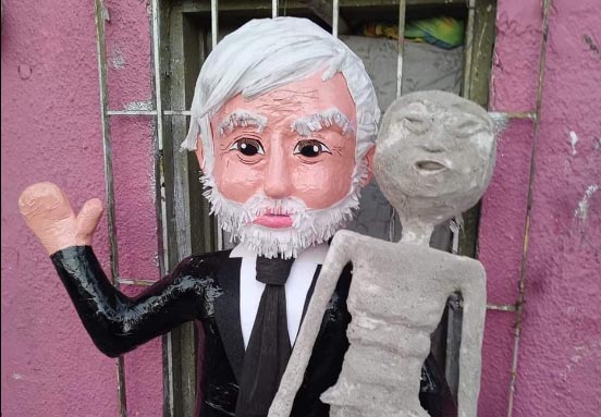 Crean la piñata de Jaime Maussan y sus no humanos