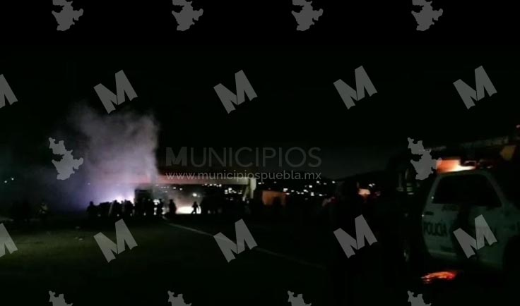 Suman 4 los detenidos tras bloqueo de la autopista en la zona de Tlahuapan