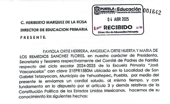 Padres de familia piden el cambio de directora de primaria en Yehualtepec