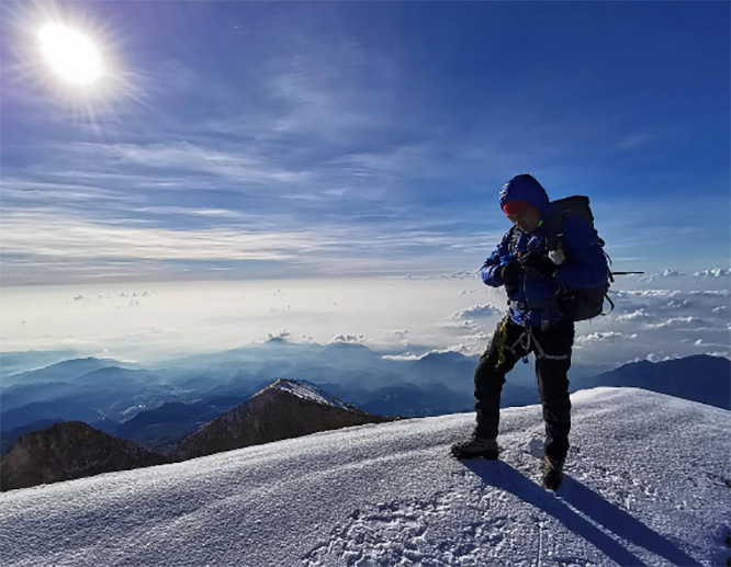 Originario de Tecamachalco escala Cordillera de los Andes