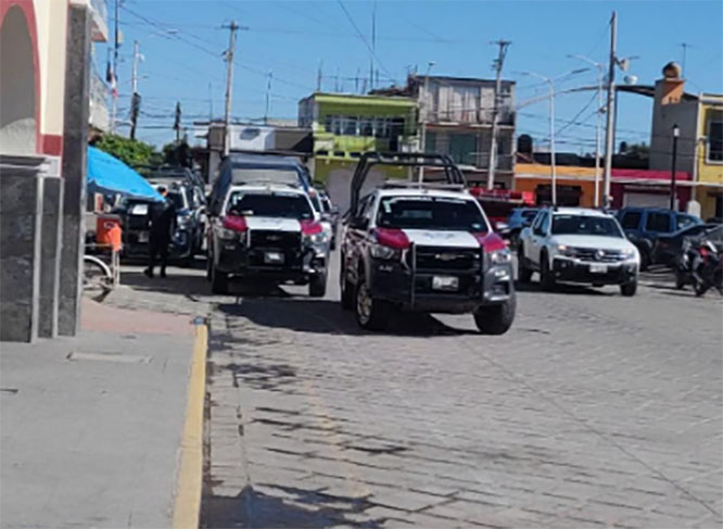 Policías de Huejotzingo se manifiestan y exigen pago de bono