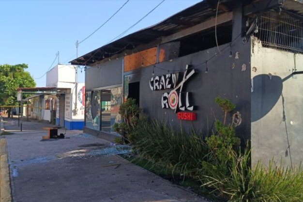 Balean y prenden fuego a restaurante en Culiacán