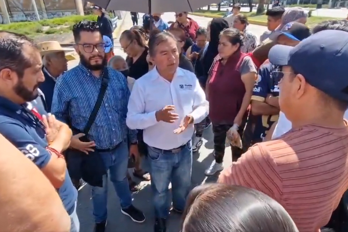 VIDEO Vecinos de la Tepeyac bloquean Calzada Zaragoza en demanda de agua