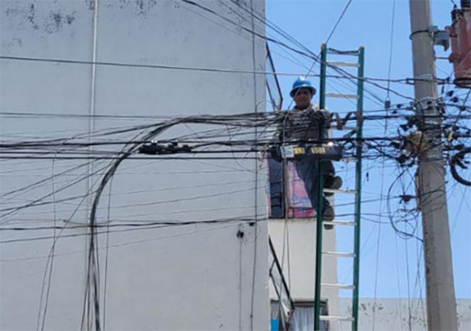 Ayuntamiento de Puebla supervisa retiro y ordenamiento de cableado en desuso