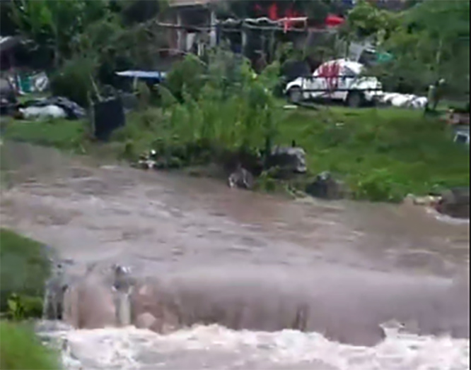 Se registra crecida de ríos e inundaciones por lluvias en Teziutlán