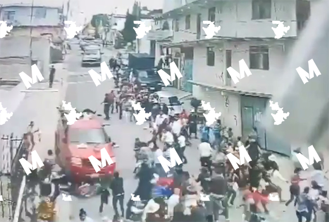 VIDEO Así atropelló camioneta a cortejo fúnebre en Tepeaca