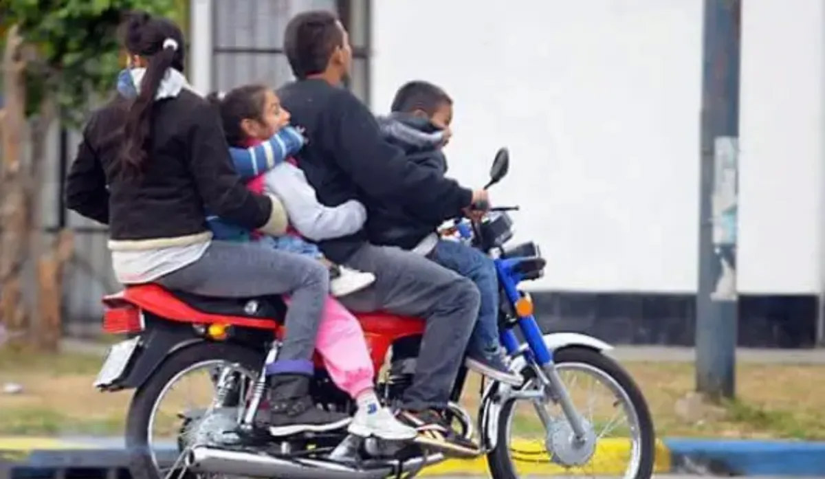 Iniciativa busca prohibir que en Puebla menores de 12 años conduzcan motocicletas