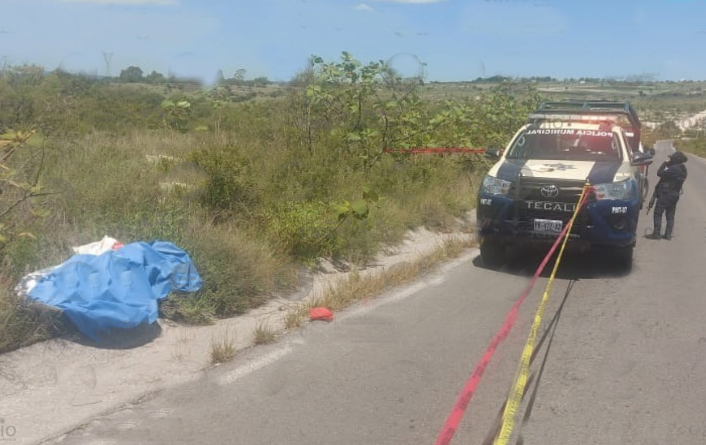 Dejan a ejecutado sobre la carretera de  Tecali a Almoloya