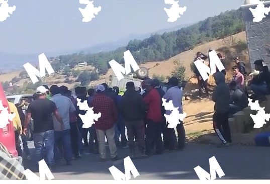 Volcadura de camioneta deja un muerto y 3 heridos en Ajalpan