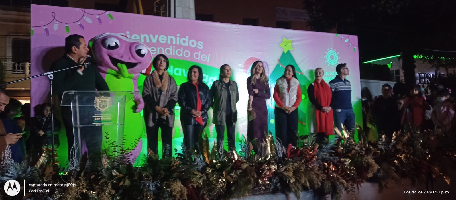 Autoridades de Texmelucan y empresarios realizan el encendido del árbol navideño